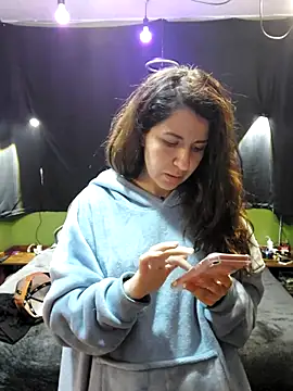 Snapshot of NatyMia chatting on 12-14-25, 01:44 NatyMia online show from 12-14-25, 01:44