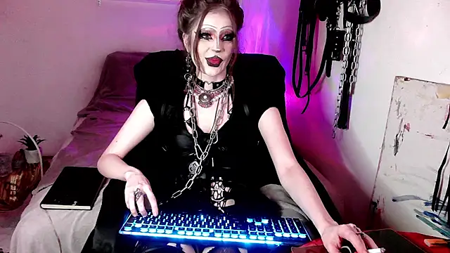 Snapshot of EmpressMorrigan chatting on 03-08-26, 02:43 EmpressMorrigan online show from 03-08-26, 02:43