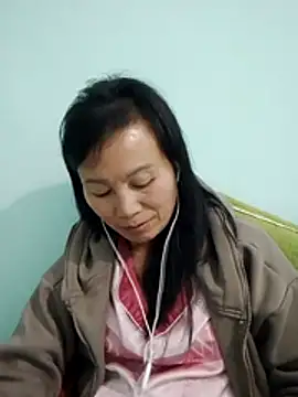 Snapshot of Lili-123k chatting on 12-16-25, 01:38 Lili-123k online show from 12-16-25, 01:38