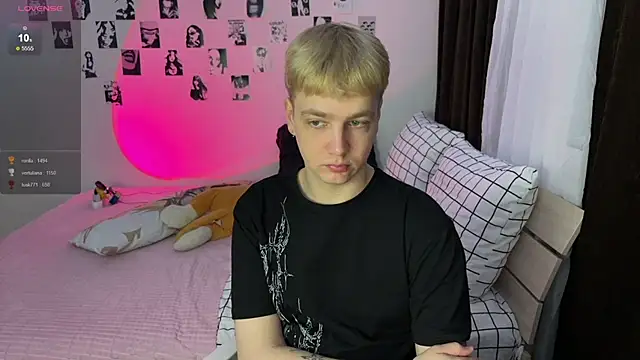 Snapshot of olivertasty2 chatting on 12-16-25, 01:05 olivertasty2 online show from 12-16-25, 01:05