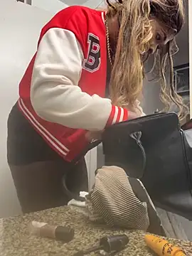 Snapshot of PreddiParis00 chatting on 03-20-26, 02:27 PreddiParis00 online show from 03-20-26, 02:27