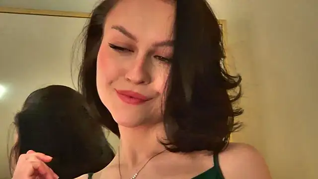 Snapshot of MonicaMercer chatting on 02-12-26, 07:14 MonicaMercer online show from 02-12-26, 07:14