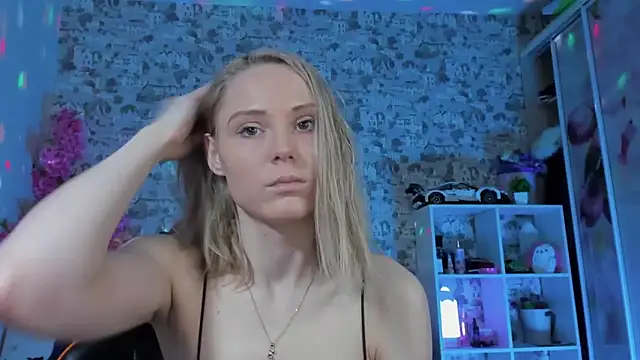 Snapshot of Gina_Gina_love chatting on 04-24-26, 01:19 Gina Gina love online show from 04-24-26, 01:19