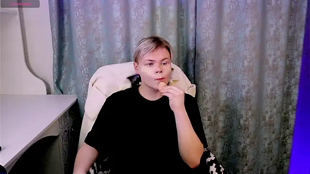 Snapshot of Brian_Mils chatting on 01-12-26, 12:43 Brian Mils online show from 01-12-26, 12:43