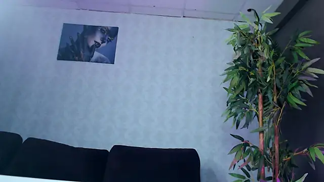 Snapshot of SilviaVanda chatting on 12-14-25, 08:09 SilviaVanda online show from 12-14-25, 08:09