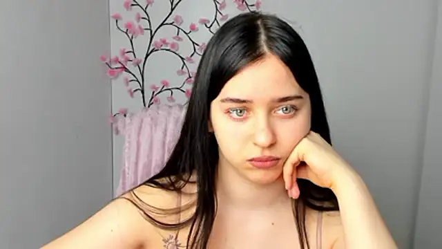 Lilu May online show from 04-13-26, 05:40