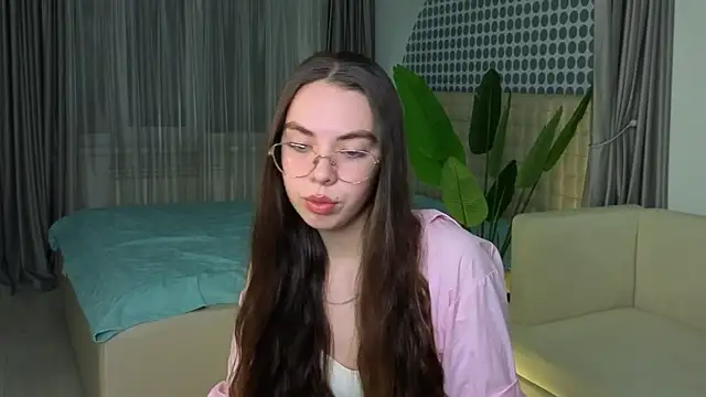 Snapshot of JesusBeckler chatting on 12-15-25, 04:11 JesusBeckler online show from 12-15-25, 04:11