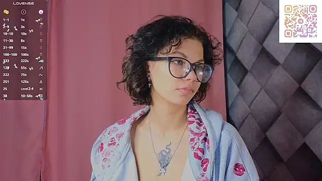 Snapshot of Ameliisun chatting on 12-19-25, 12:45 Ameliisun online show from 12-19-25, 12:45