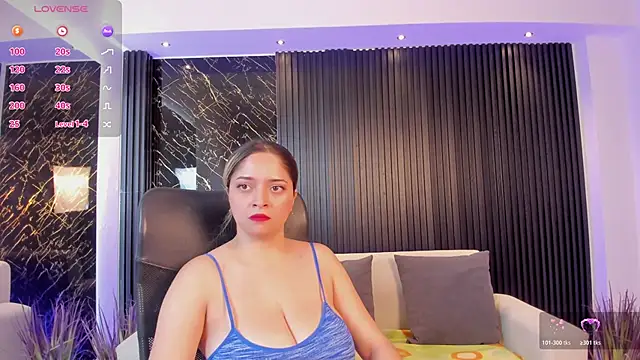 TiffanyHoustton online show from 05-19-26, 11:49