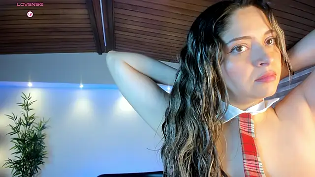 TiffanyHoustton online show from 07-16-26, 11:49