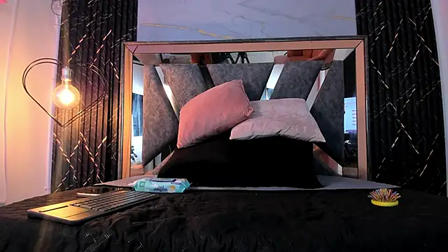 Snapshot of Hotty_redd chatting on 12-03-25, 07:45 Hotty redd online show from 12-03-25, 07:45