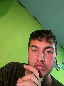 Snapshot of Oenb chatting on 12-14-25, 03:39 Oenb online show from 12-14-25, 03:39