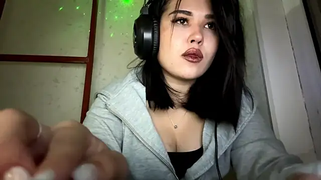 Snapshot of Lolamein chatting on 12-15-25, 01:26 Lolamein online show from 12-15-25, 01:26