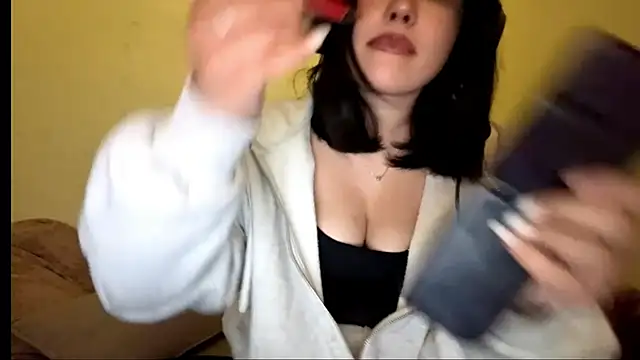 Snapshot of Lolamein chatting on 12-16-25, 01:27 Lolamein online show from 12-16-25, 01:27