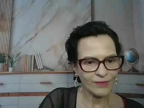 Snapshot of Luna-Hot0802 chatting on 12-17-25, 05:52 Luna-Hot0802 online show from 12-17-25, 05:52