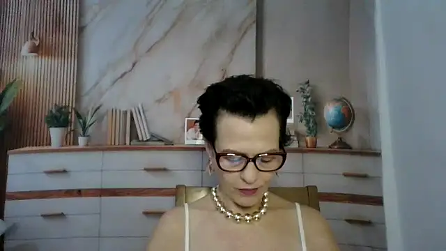 Snapshot of Luna-Hot0802 chatting on 04-06-26, 01:12 Luna-Hot0802 online show from 04-06-26, 01:12
