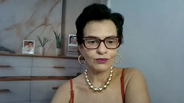 Snapshot of Luna-Hot0802 chatting on 04-09-26, 12:43 Luna-Hot0802 online show from 04-09-26, 12:43