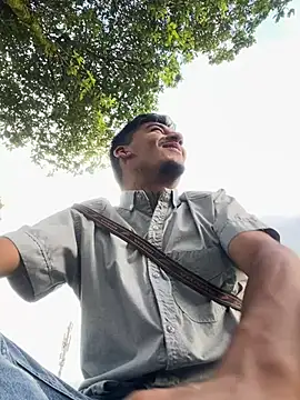 Snapshot of maxI_dick33 chatting on 02-19-26, 10:17 maxI dick33 online show from 02-19-26, 10:17