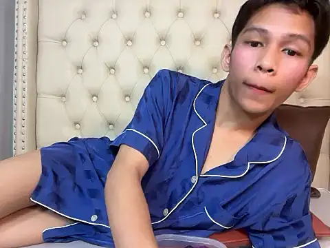 Snapshot of TheBoyAboveYou chatting on 05-11-26, 07:55 TheBoyAboveYou online show from 05-11-26, 07:55