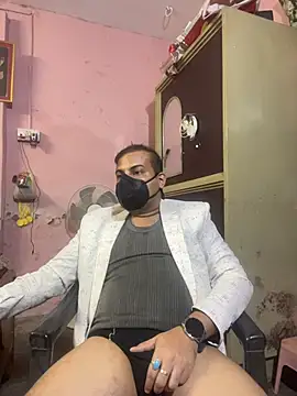 Snapshot of yoyoyohunny chatting on 12-15-25, 04:11 yoyoyohunny online show from 12-15-25, 04:11