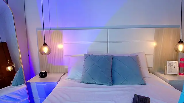 Snapshot of tamara_walter chatting on 12-17-25, 03:29 tamara walter online show from 12-17-25, 03:29