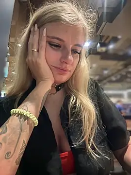 Snapshot of Betsy chatting on 12-21-24, 11:44 Betsy online show from 12-21-24, 11:44