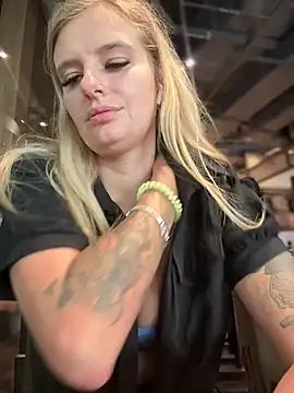 Snapshot of Betsy chatting on 01-16-25, 07:38 Betsy online show from 01-16-25, 07:38