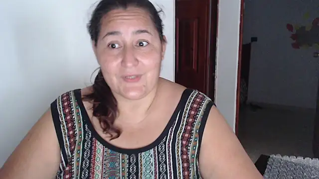 Snapshot of VioletBruces chatting on 12-13-25, 08:04 VioletBruces online show from 12-13-25, 08:04