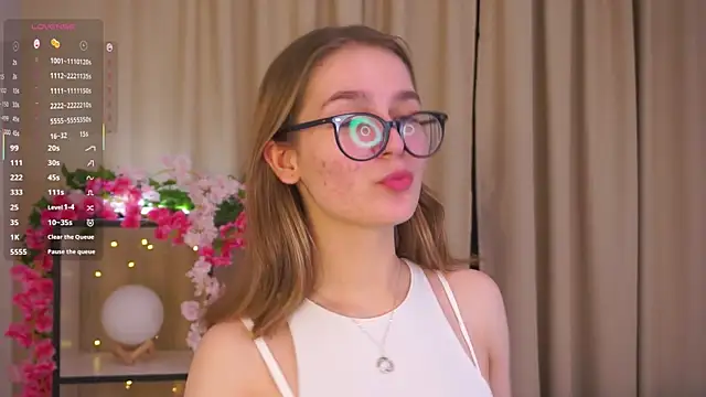 Snapshot of NyraKiss chatting on 12-14-25, 08:24 NyraKiss online show from 12-14-25, 08:24