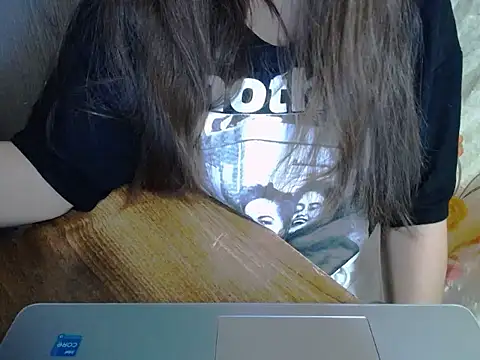 Snapshot of maian_love chatting on 05-20-26, 07:09 maian love online show from 05-20-26, 07:09