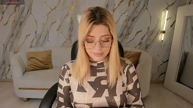 MadisonKane online show from 04-11-26, 11:14