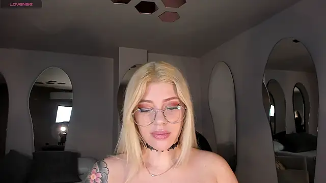 MadisonKane online show from 05-12-26, 11:40
