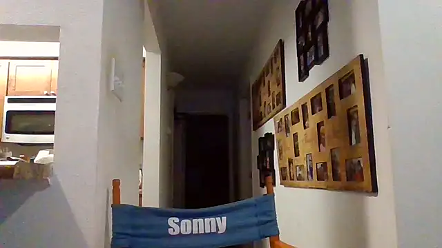 Snapshot of johnnymarino1010 chatting on 12-14-25, 07:51 johnnymarino1010 online show from 12-14-25, 07:51