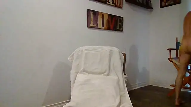 Snapshot of johnnymarino1010 chatting on 06-16-26, 07:16 johnnymarino1010 online show from 06-16-26, 07:16