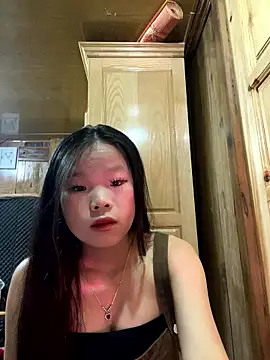 Snapshot of Heni-a chatting on 12-04-25, 02:21 Heni-a online show from 12-04-25, 02:21