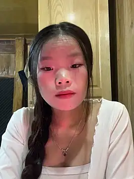 Snapshot of Heni-a chatting on 12-16-25, 02:38 Heni-a online show from 12-16-25, 02:38