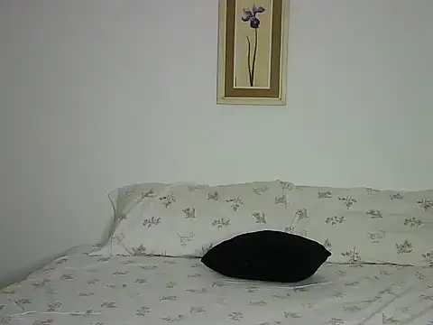 Snapshot of katerinepol chatting on 12-14-25, 02:06 katerinepol online show from 12-14-25, 02:06