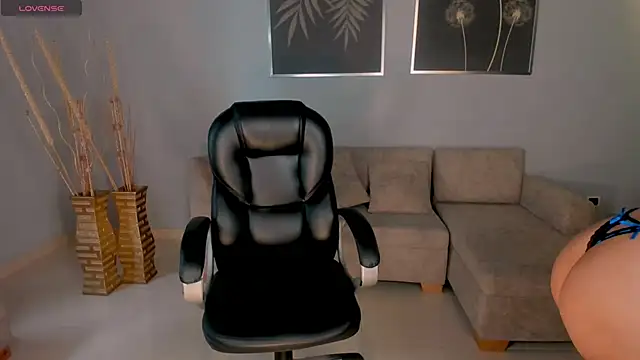 Snapshot of ChloeManson chatting on 01-23-25, 08:56 ChloeManson online show from 01-23-25, 08:56