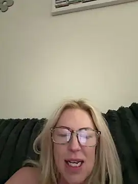 Snapshot of sinfulsara chatting on 02-28-26, 12:44 sinfulsara online show from 02-28-26, 12:44