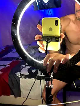 Snapshot of Raymon__7 chatting on 12-13-25, 11:54 Raymon 7 online show from 12-13-25, 11:54