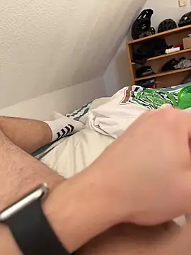 hannes256102 online show from 04-01-26, 02:25