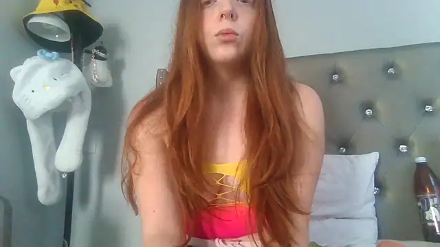 Snapshot of RedRubyRed chatting on 12-05-25, 05:09 RedRubyRed online show from 12-05-25, 05:09