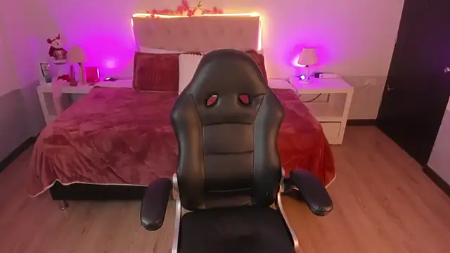 Snapshot of Celeste_Rous__ chatting on 12-05-25, 12:36 Celeste Rous online show from 12-05-25, 12:36