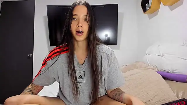 Snapshot of valen_or chatting on 01-06-26, 12:58 valen or online show from 01-06-26, 12:58