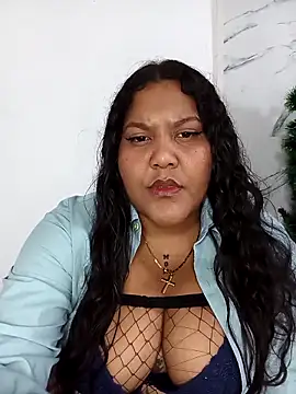 Snapshot of VaneandRossy chatting on 12-15-25, 12:26 VaneandRossy online show from 12-15-25, 12:26