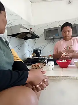 Snapshot of VaneandRossy chatting on 02-07-26, 02:32 VaneandRossy online show from 02-07-26, 02:32