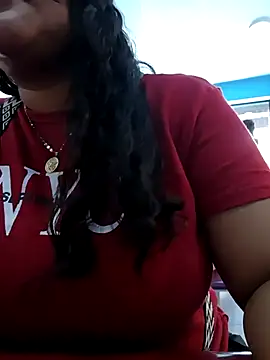 Snapshot of VaneandRossy chatting on 02-14-26, 05:10 VaneandRossy online show from 02-14-26, 05:10