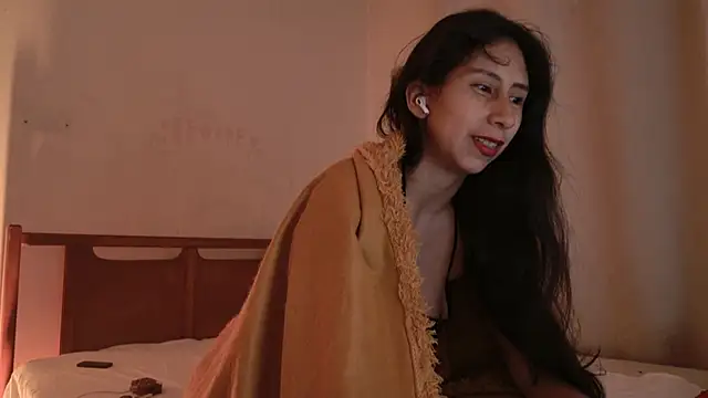 Snapshot of MoonLipsON- chatting on 07-19-26, 04:49 MoonLipsON- online show from 07-19-26, 04:49