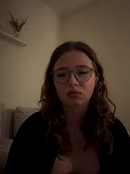 Snapshot of GermanRose chatting on 12-16-25, 08:58 GermanRose online show from 12-16-25, 08:58