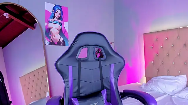 Snapshot of EmmaLawrence_ chatting on 12-14-25, 07:40 EmmaLawrence online show from 12-14-25, 07:40